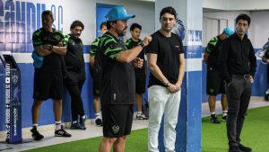 Novo treinador conversando com o elenco e diretoria - Crédito: Jorge Luís Totti e Matheus Vieira