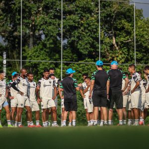 Luizinho Lopes comanda primeiro treino com o clube - Crédito: Jorge Luís Totti e Matheus Vieira