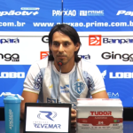 A coletiva de apresentação do atacante Jorge Benitez pela PapãoTV