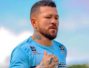 Atacante bicolor Rossi - Crédito: Reprodução/Redes Sociais do atleta