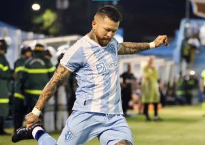 Rossi tentou algumas oportunidades de gol para o Papão - Crédito: Reprodução/Redes sociais do clube