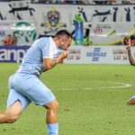 Giovanni comemora o gol de empate - Crédito: Jorge Luís Totti