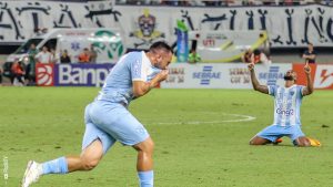 Giovanni comemora o gol de empate - Crédito: Jorge Luís Totti