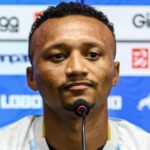 O lateral-esquerdo Reverson foi apresentado oficialmente como atleta bicolor. (Foto: Matheus Vieira/ Paysandu)