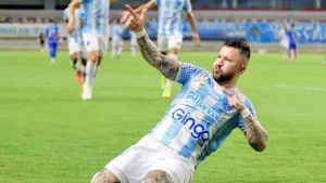 Rossi comemorando! Jorge Luís Totti/Paysandu