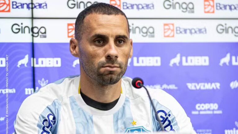 Dudu Vieira é apresentado oficialmente pelo Paysandu — Foto: Matheus Vieira/ Paysandu