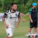 Giovanni trabalha duro para alcançar uma vaga de titular na equipe bicolor. (Jorge Luís Totti/Paysandu)