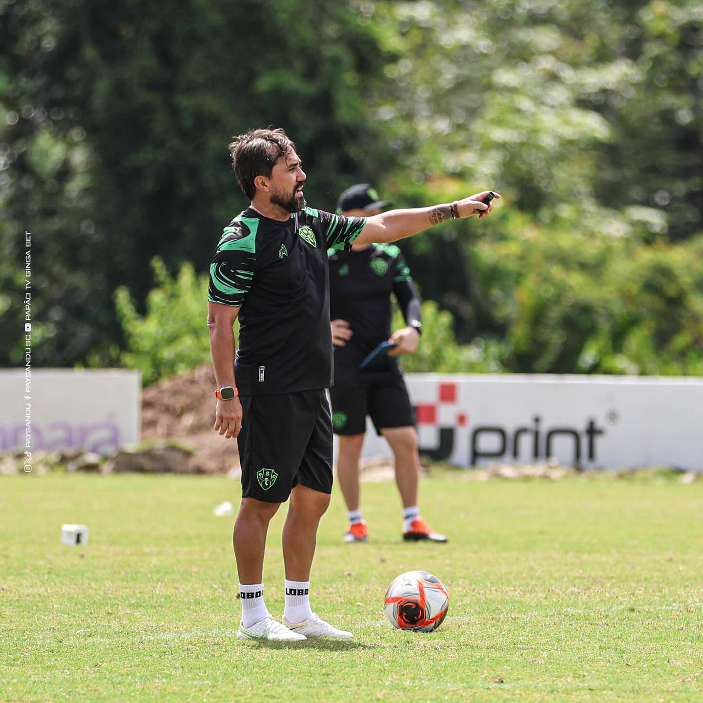 Técnico do Paysandu Luizinho Lopes, terá dor de cabeça para escalar time contra o Remo