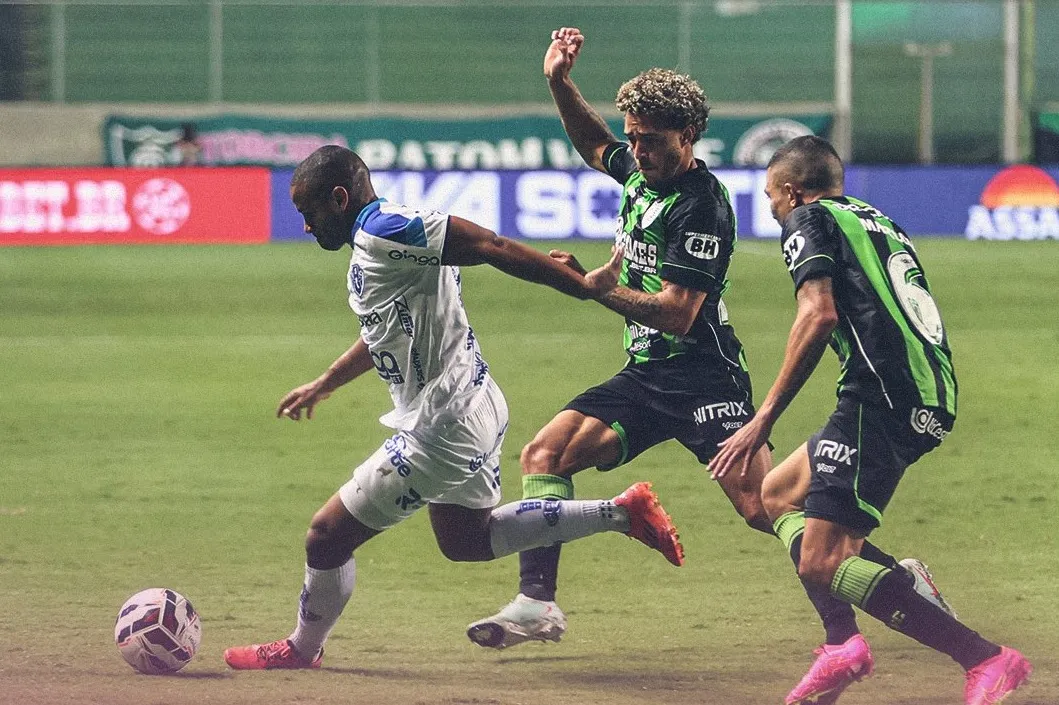 Paysandu sai na frente, mais vacila e leva empate do América-MG nos minutos finais