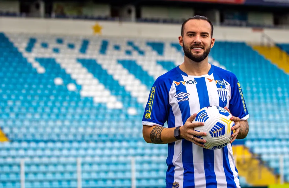 Saiba mais sobre o meio-campista do Paysandu Giovanni Piccolomo; confira abaixo