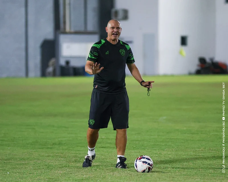 Interino do Paysandu não esconde tristeza após mais uma derrota: “É lógico…”